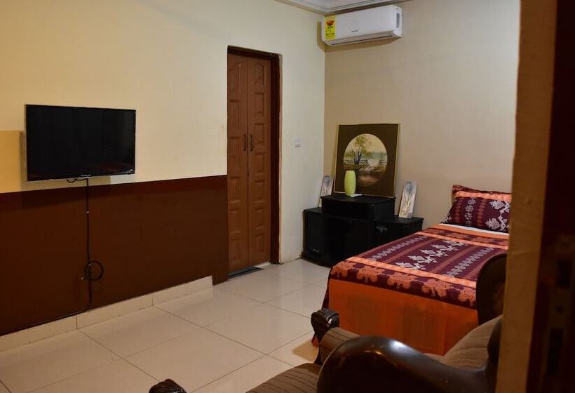 هتل Chrisma Courts