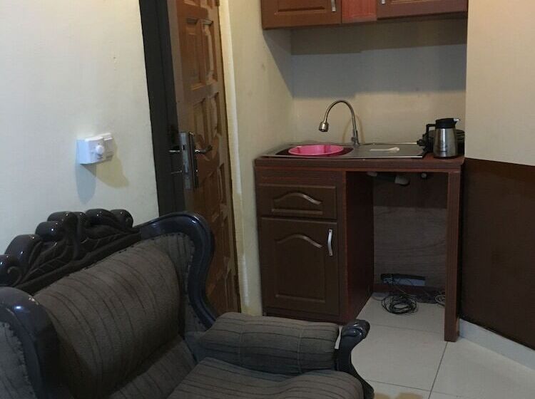 هتل Chrisma Courts