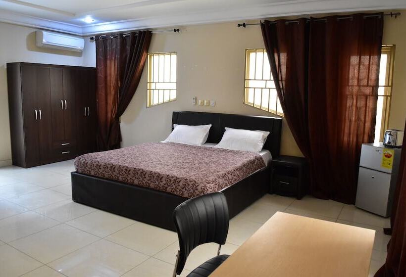 هتل Chrisma Courts