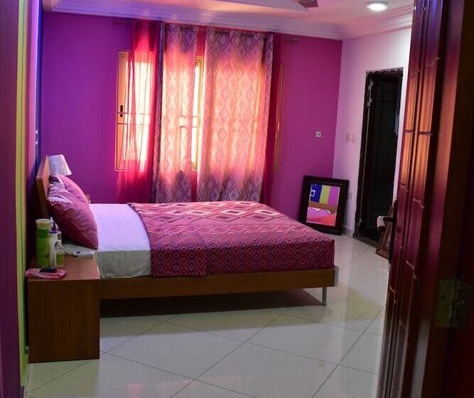 هتل Chrisma Courts