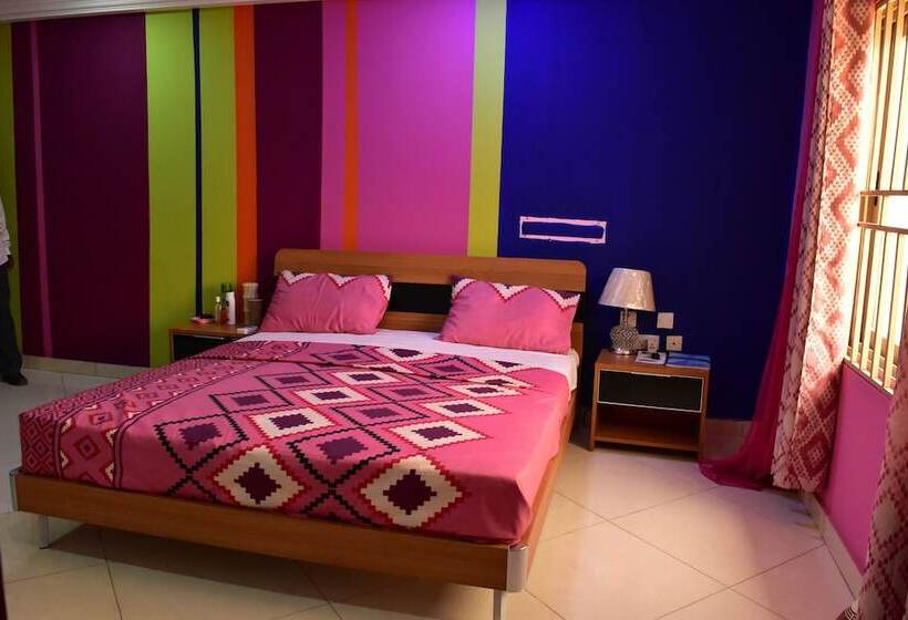 هتل Chrisma Courts