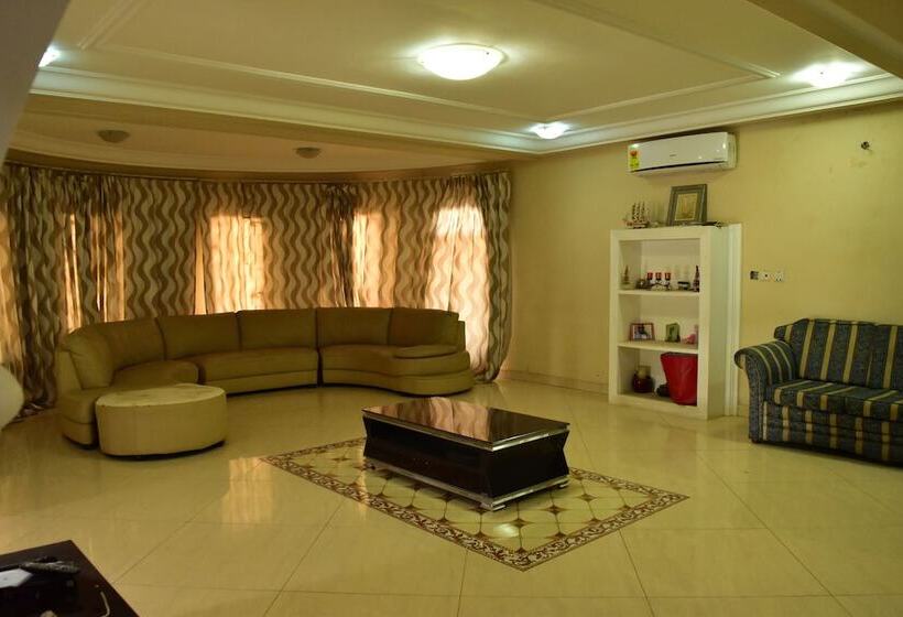 هتل Chrisma Courts