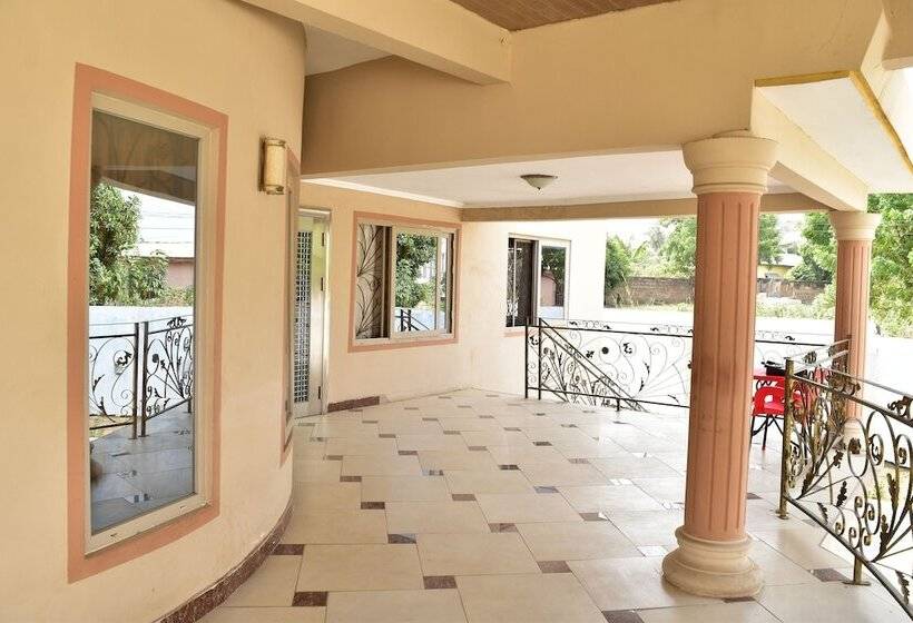 هتل Chrisma Courts