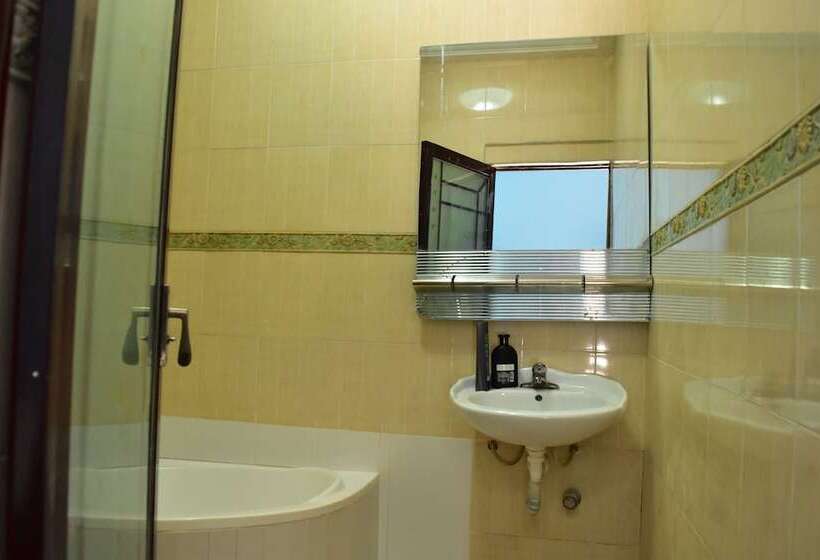 هتل Chrisma Courts