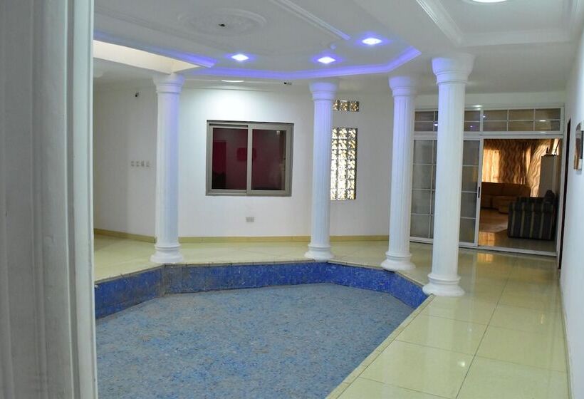 هتل Chrisma Courts