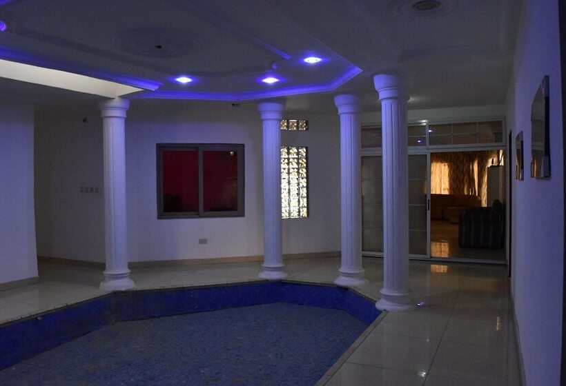 هتل Chrisma Courts