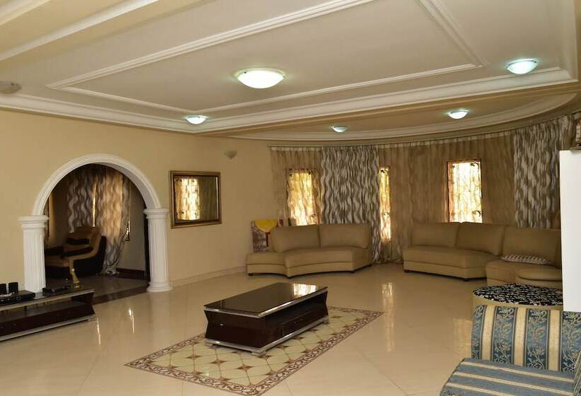 هتل Chrisma Courts