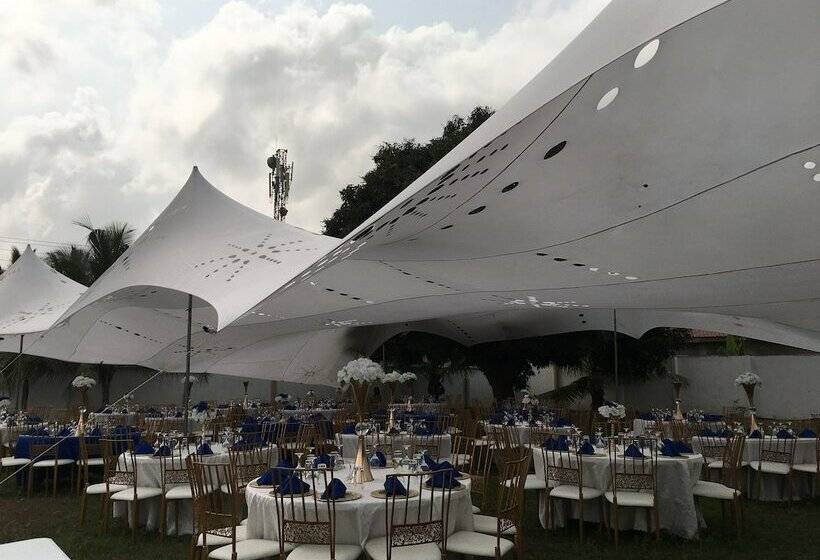 هتل Chrisma Courts