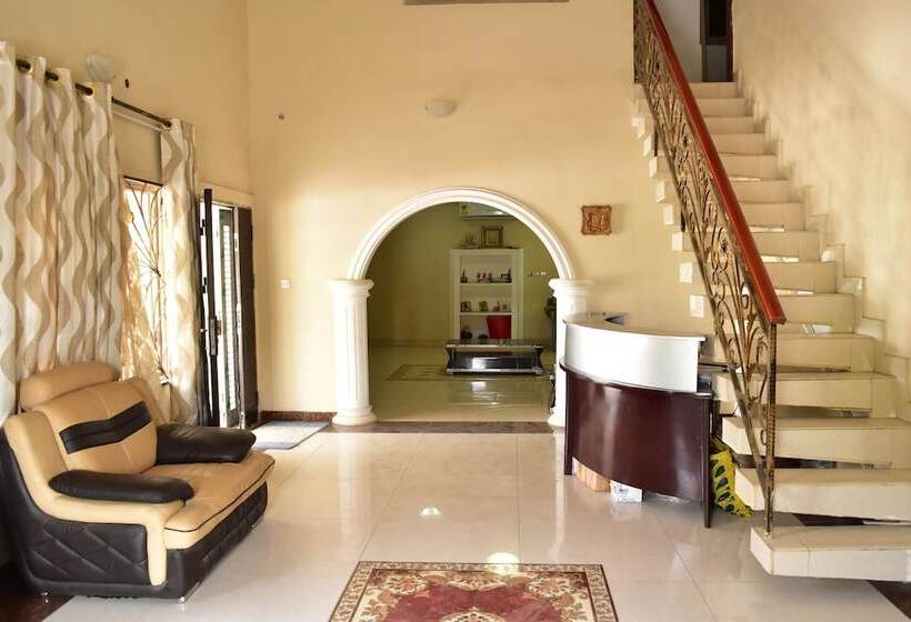 هتل Chrisma Courts