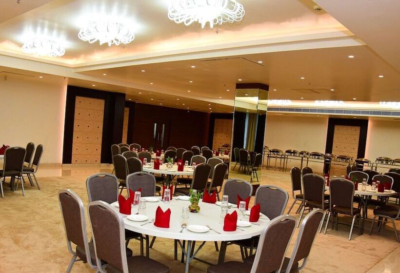 Отель Comfort Inn Lakhimpur