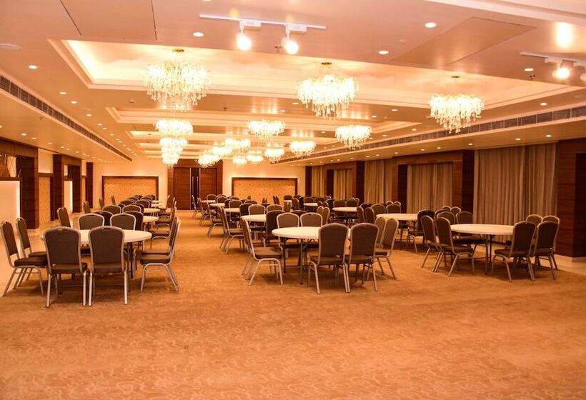 Отель Comfort Inn Lakhimpur