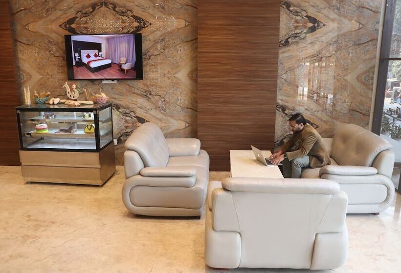 Отель Comfort Inn Lakhimpur