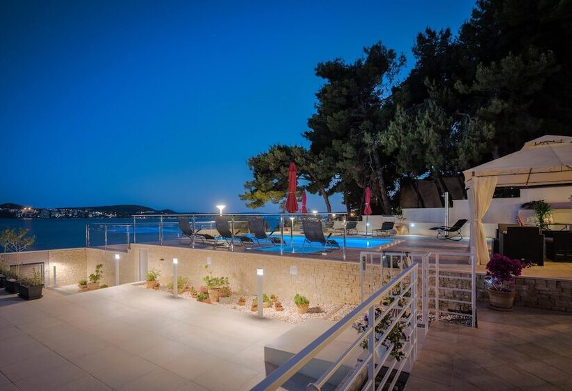 فندق Gem Of The Sea Alenka