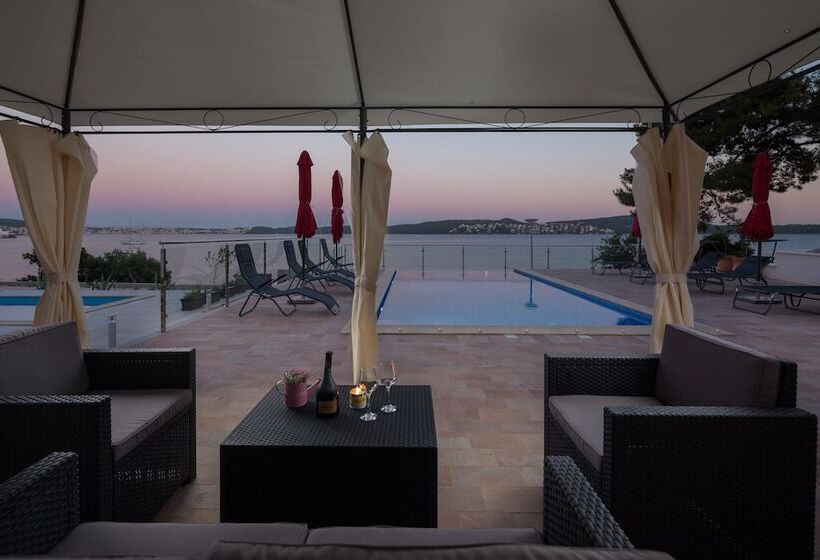 فندق Gem Of The Sea Alenka