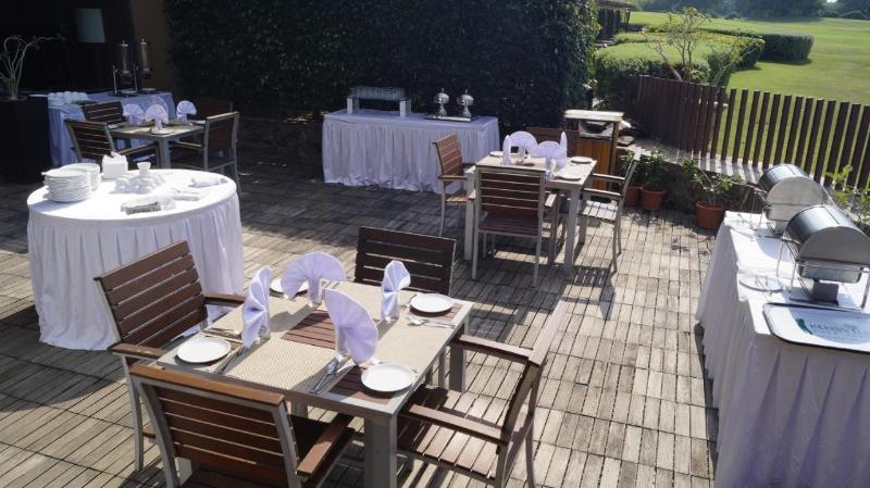 Отель Kensville Golf And Country Club