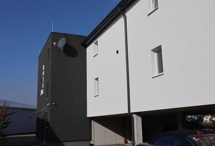 בית מלון כפרי Khail