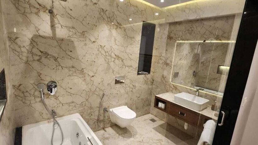 בית מלון כפרי Krishna Beach Resort And Spa