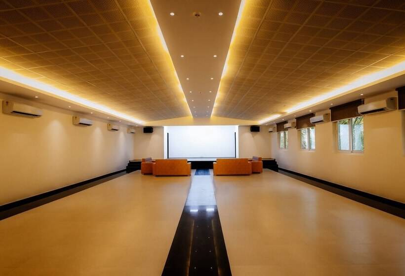 בית מלון כפרי Krishna Beach Resort And Spa