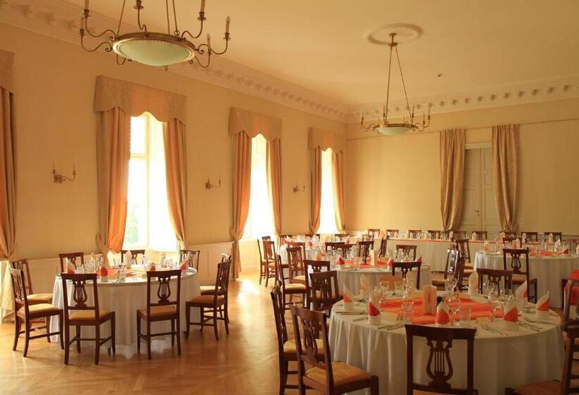 Károlyi Kastély Hotel & Restaurant