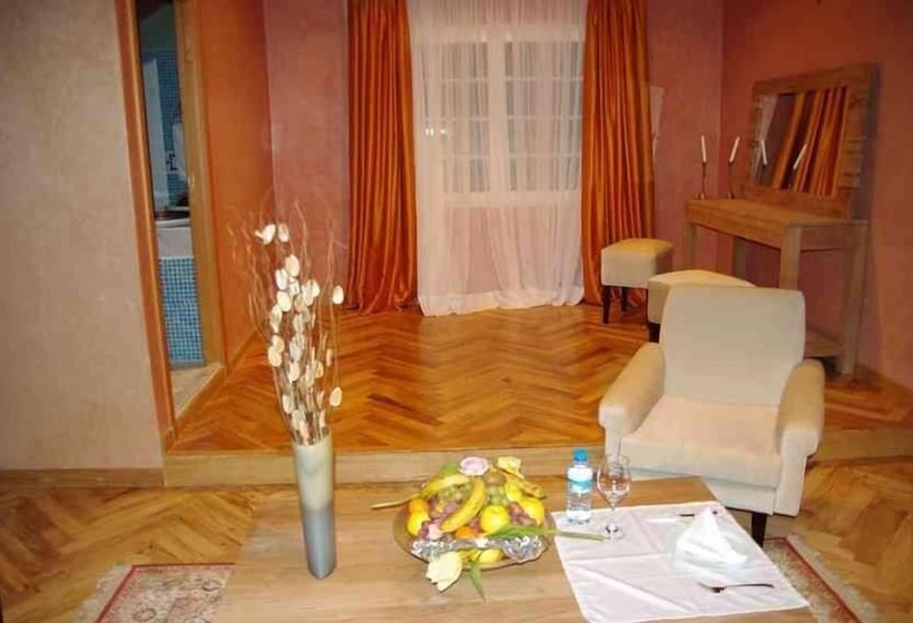 هتل Le Palais Des Cerisiers