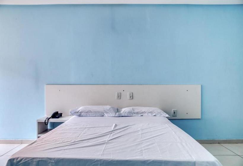 Отель Malibu Candeias