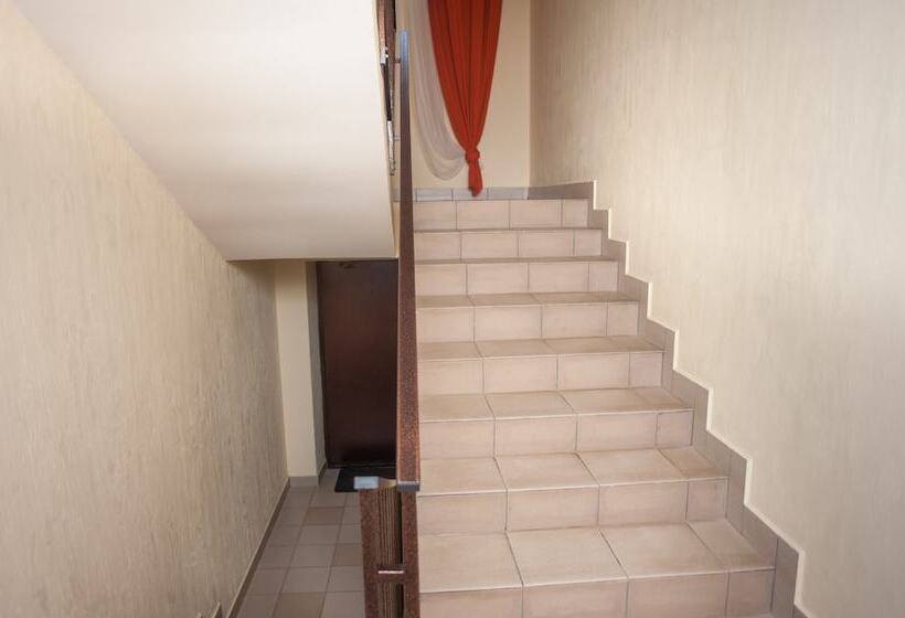 هتل Maloyaroslavets