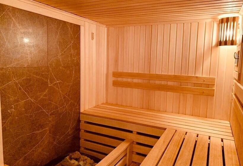 هتل Maloyaroslavets