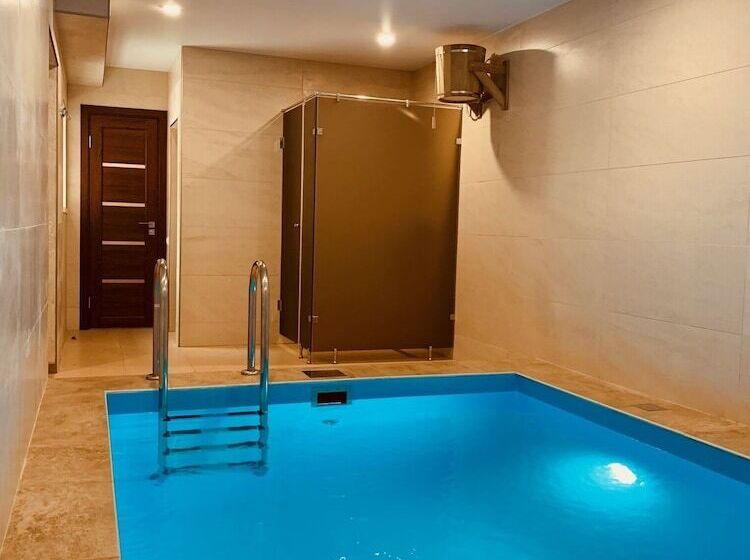 هتل Maloyaroslavets