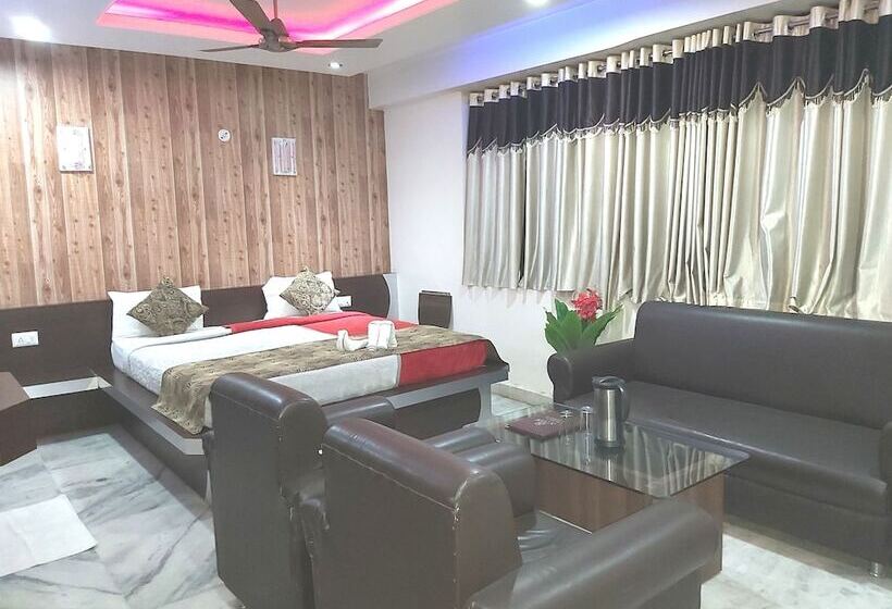 ホテル Neelam Palace