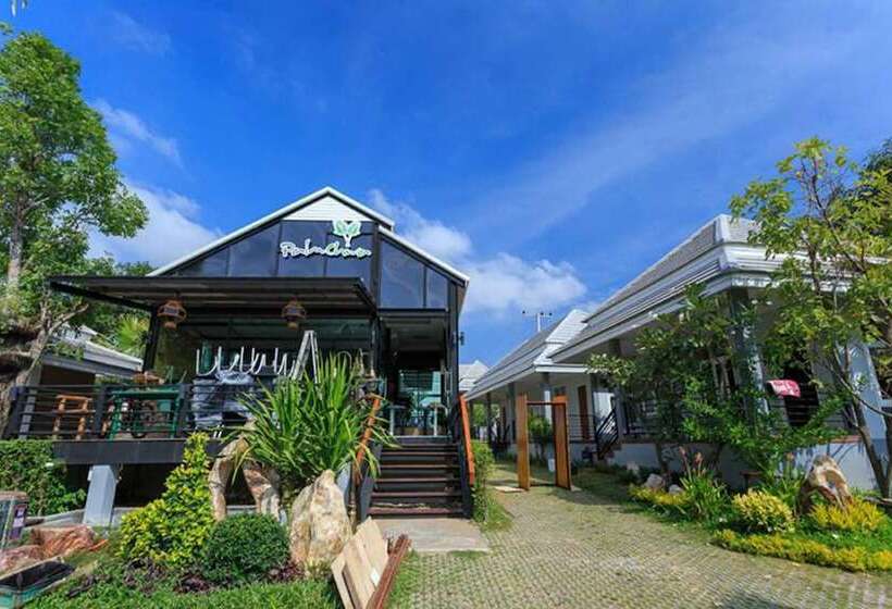 Hotel Palmchwa Resort