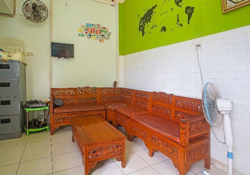 فندق Pemondokan Alvaro 2 By Oyo Rooms