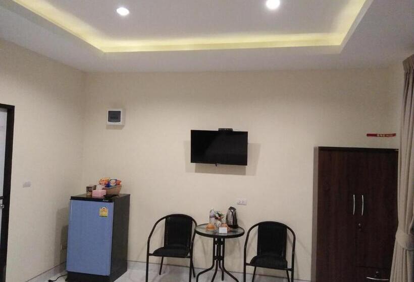 בית מלון כפרי Phuket Sirinapha Resort