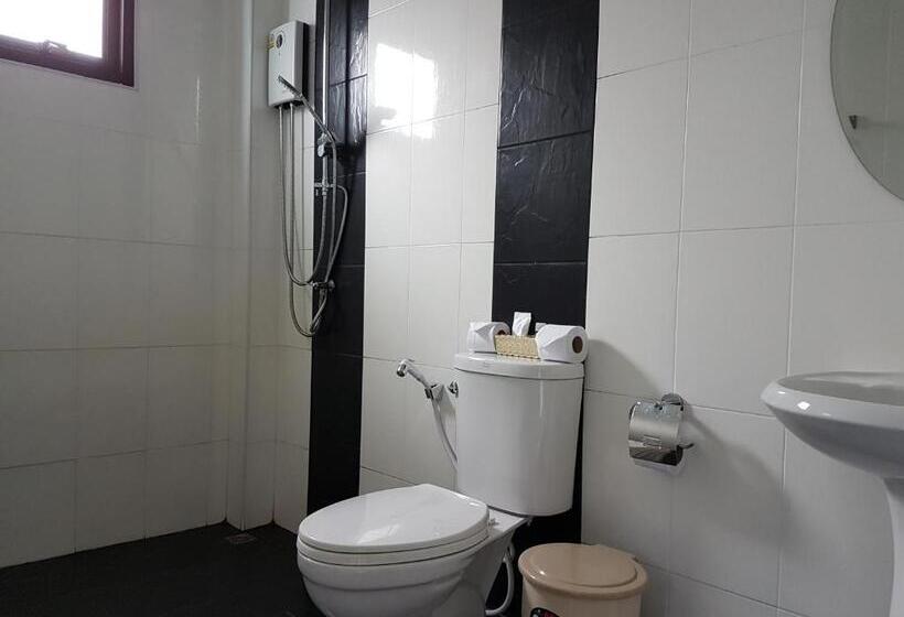 בית מלון כפרי Phuket Sirinapha Resort