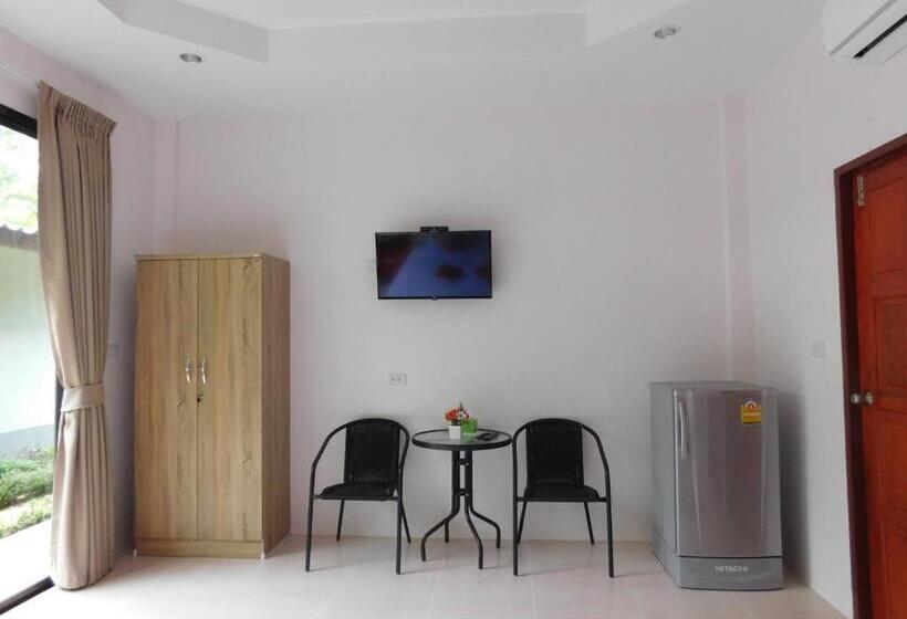 בית מלון כפרי Phuket Sirinapha Resort