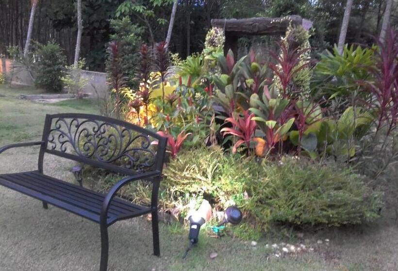 בית מלון כפרי Phuket Sirinapha Resort