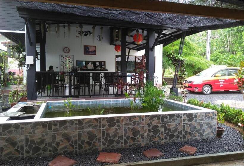 בית מלון כפרי Phuket Sirinapha Resort