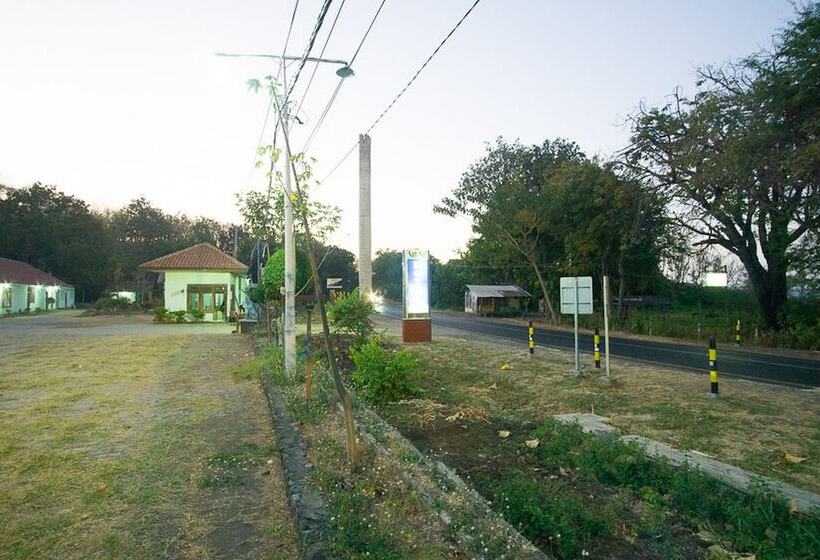 בית מלון כפרי Reddoorz Plus @ Jalan Raya Pasir Putih