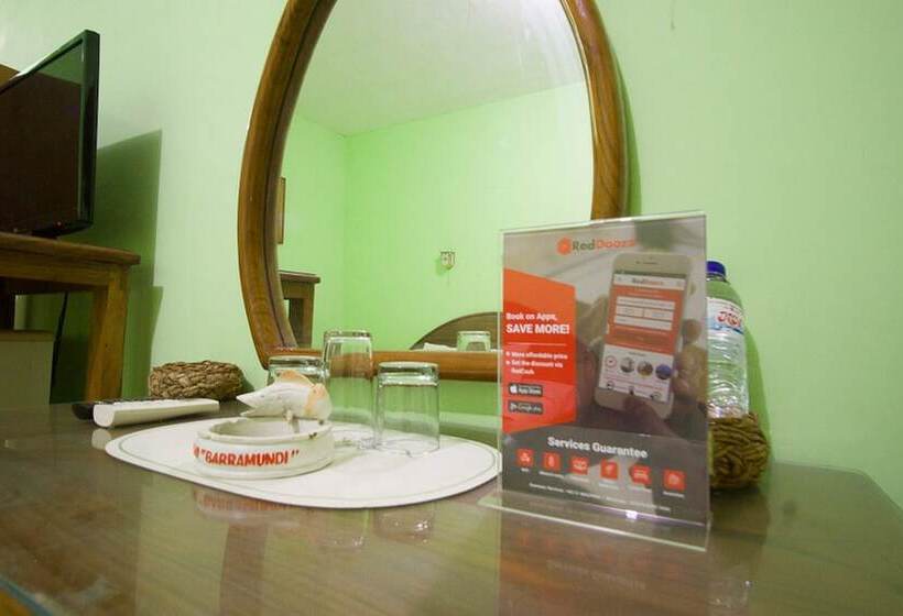 فندق Reddoorz Plus @ Jalan Raya Pasir Putih