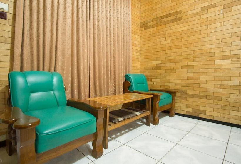 בית מלון כפרי Reddoorz Plus @ Jalan Raya Pasir Putih