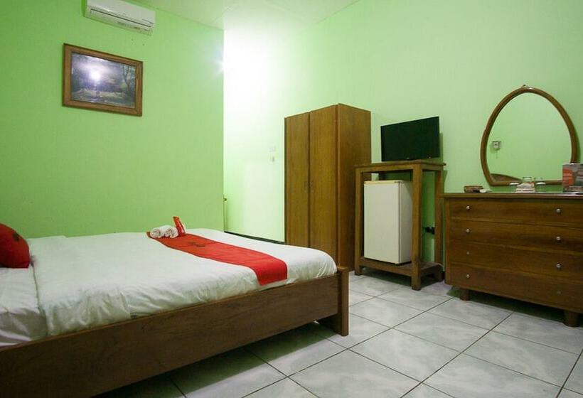 בית מלון כפרי Reddoorz Plus @ Jalan Raya Pasir Putih