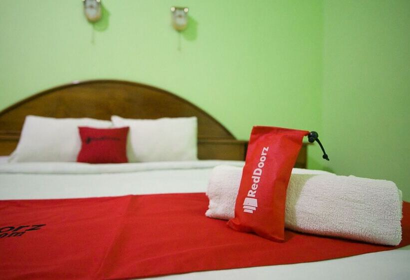 בית מלון כפרי Reddoorz Plus @ Jalan Raya Pasir Putih