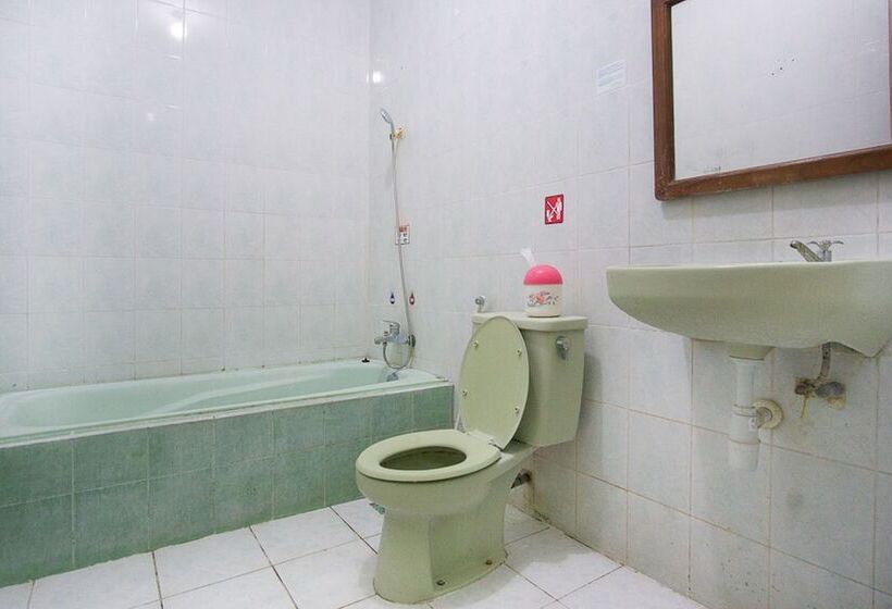 בית מלון כפרי Reddoorz Plus @ Jalan Raya Pasir Putih