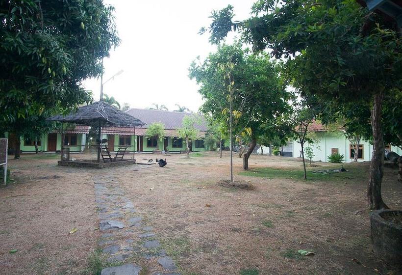 בית מלון כפרי Reddoorz Plus @ Jalan Raya Pasir Putih