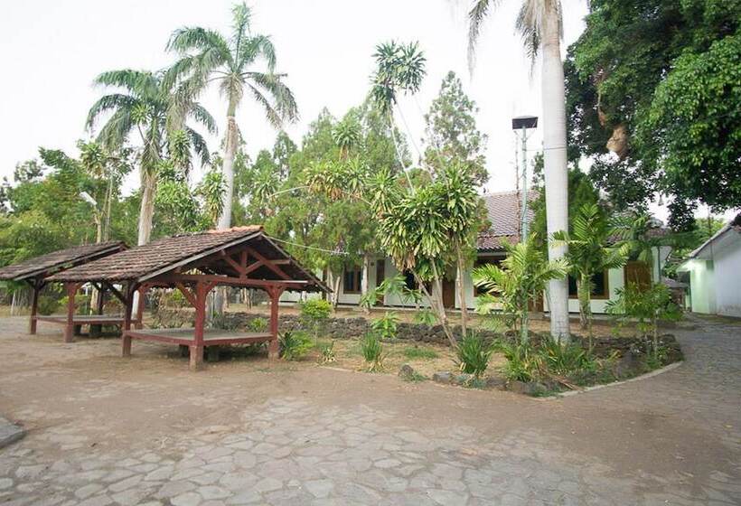 בית מלון כפרי Reddoorz Plus @ Jalan Raya Pasir Putih