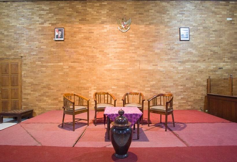 בית מלון כפרי Reddoorz Plus @ Jalan Raya Pasir Putih