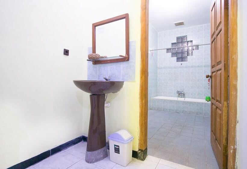 בית מלון כפרי Reddoorz Plus @ Jalan Raya Pasir Putih