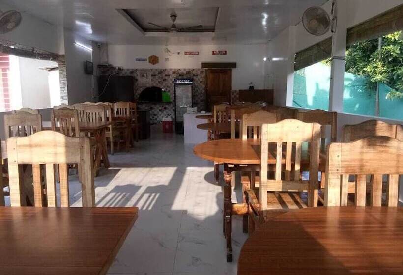 ホテル Sarthak Residency