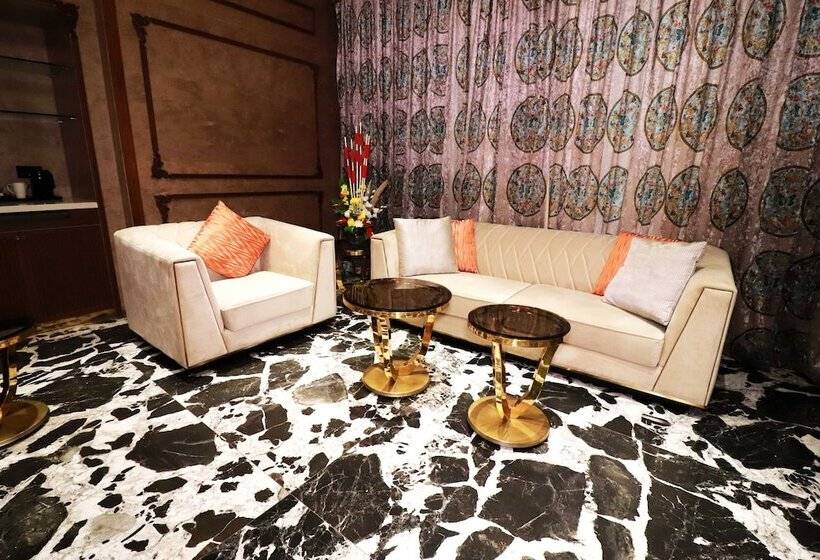 בית מלון כפרי Seven Eleven Club