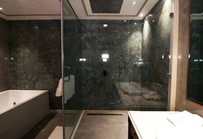 בית מלון כפרי Seven Eleven Club