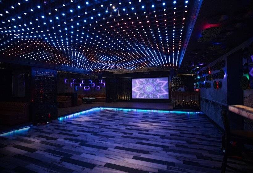 בית מלון כפרי Seven Eleven Club